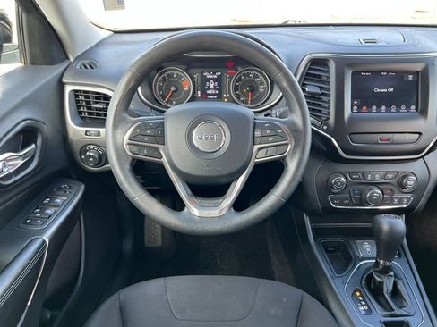 Used 2019 Jeep Cherokee Latitude w/ Popular Appearance Group FWD image 12