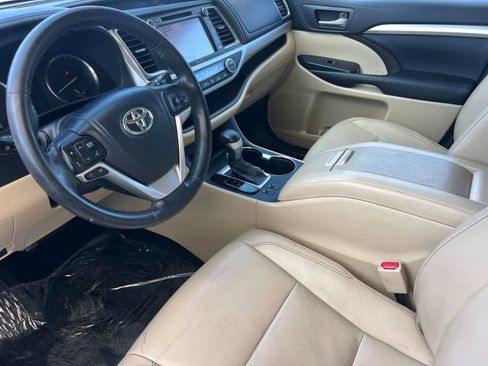 Used 2014 Toyota Highlander XLE image 12