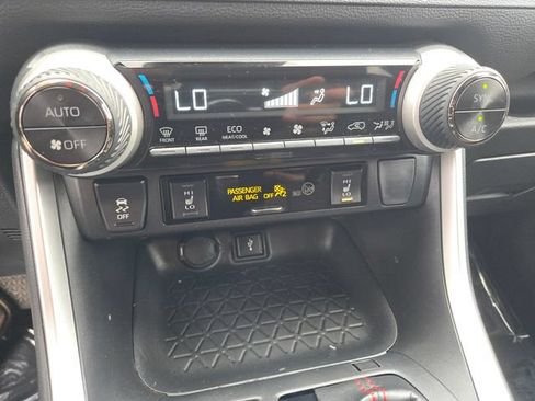 Used 2021 Toyota RAV4 SE w/ Weather & Moonroof Package AWD/4WD image 15