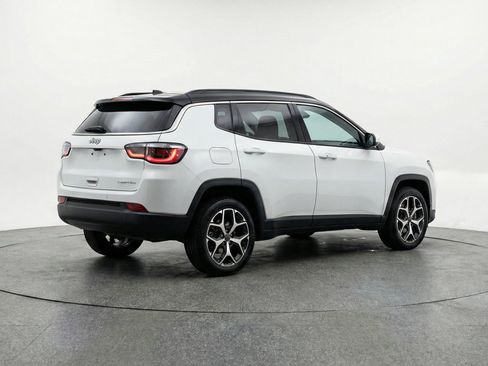 Used 2025 Jeep Compass Limited AWD/4WD image 9