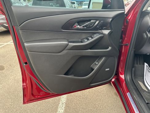 Used 2021 Chevrolet Traverse High Country FWD image 12