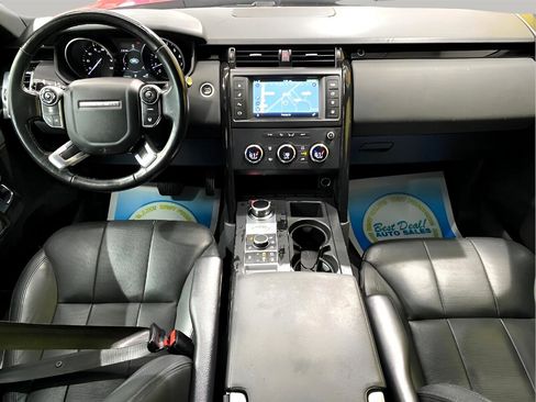 Used 2017 Land Rover Discovery SE image 10