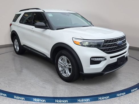 Certified 2022 Ford Explorer XLT w/ Equipment Group 202A AWD/4WD image 3