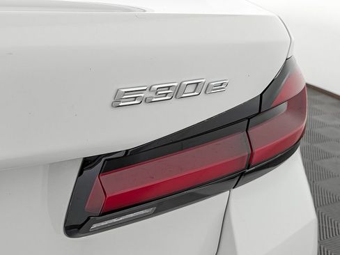 Certified 2023 BMW 530e xDrive w/ Premium Package image 12