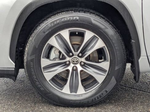 Used 2023 Toyota Highlander XLE image 26