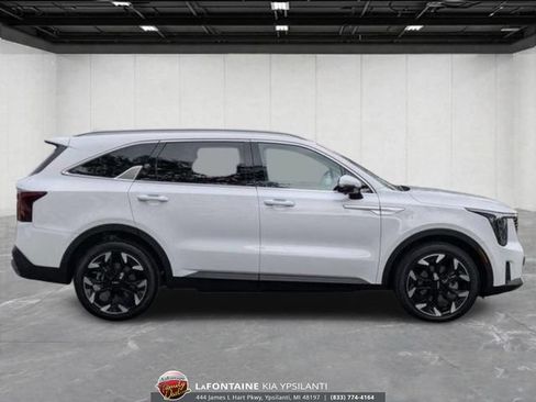Certified 2025 Kia Sorento SX FWD image 6