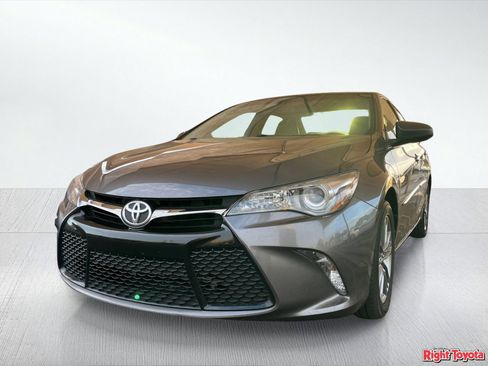 Used 2017 Toyota Camry SE FWD image 2
