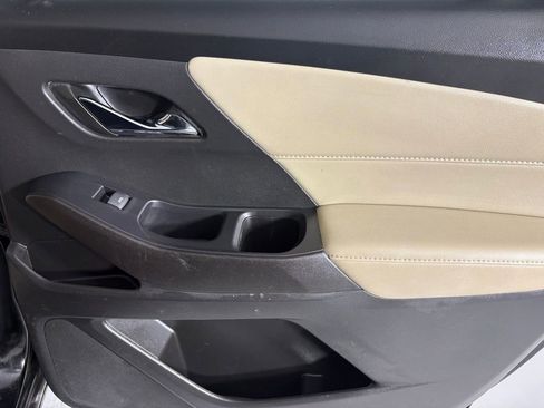 Used 2022 Chevrolet Traverse LS image 15