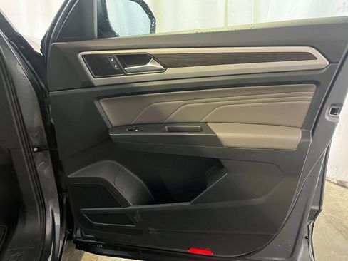 Certified 2022 Volkswagen Atlas SE image 12