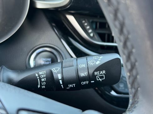 Used 2018 Toyota C-HR XLE FWD image 15