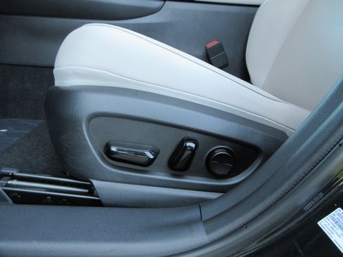 Used 2024 Lexus UX 250h FWD image 31