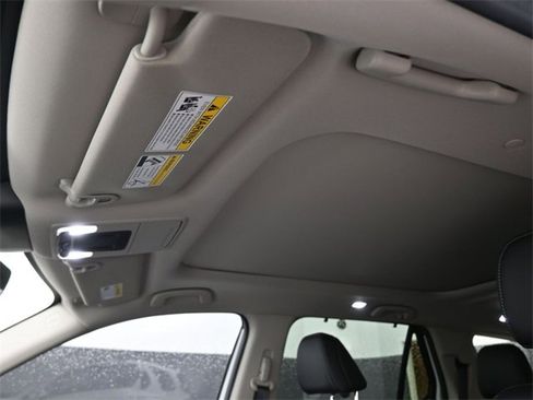 New 2025 Honda Pilot Touring image 2