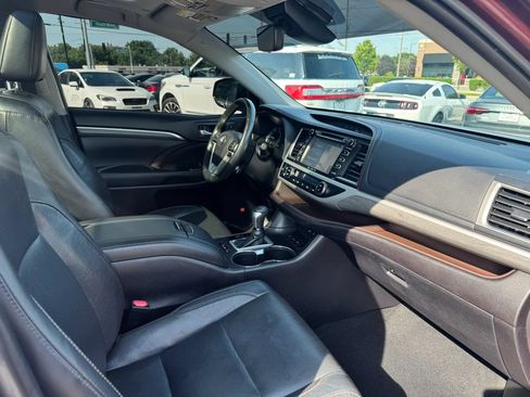 Used 2019 Toyota Highlander Limited Platinum w/ Carpet Mat Package (TMS) AWD/4WD image 13
