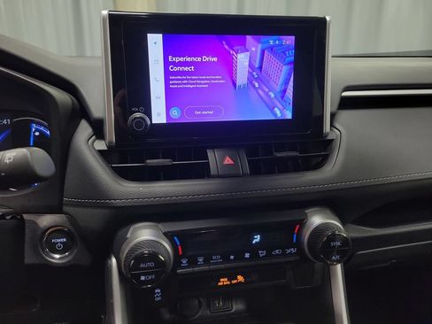Used 2025 Toyota RAV4 XLE AWD/4WD image 17