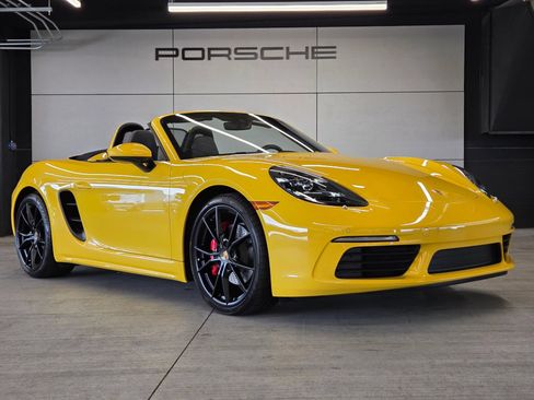 Certified 2024 Porsche 718 Boxster S RWD image 31