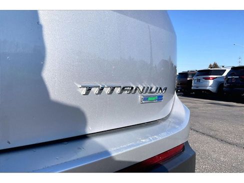 Used 2017 Ford Edge Titanium w/ Equipment Group 301A image 9