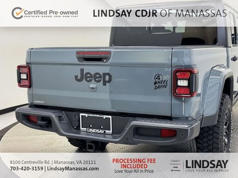 Used 2024 Jeep Gladiator Sport AWD/4WD image 9