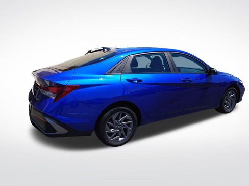 Certified 2024 Hyundai Elantra SEL FWD image 7