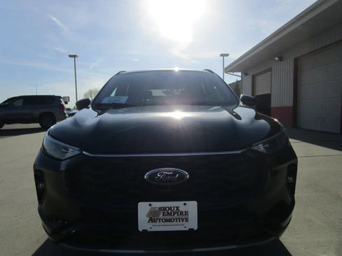 Used 2024 Ford Escape ST-Line Select w/ Tech Pack #2 AWD/4WD image 4
