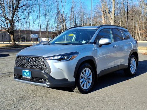 Used 2023 Toyota Corolla Cross LE image 3