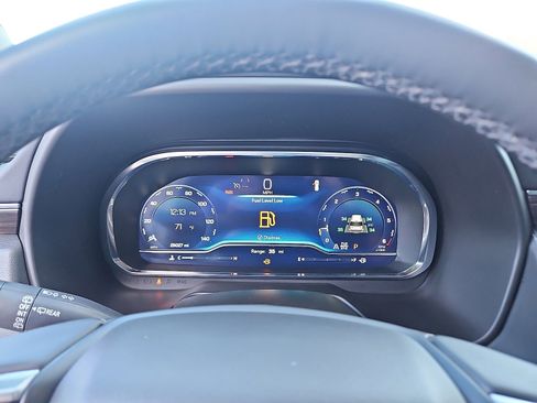 Used 2024 Chevrolet Suburban Z71 w/ Luxury Package image 12