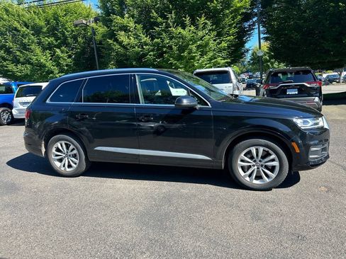 Used 2019 Audi Q7 3.0T Premium w/ Cold Weather Package AWD/4WD image 3