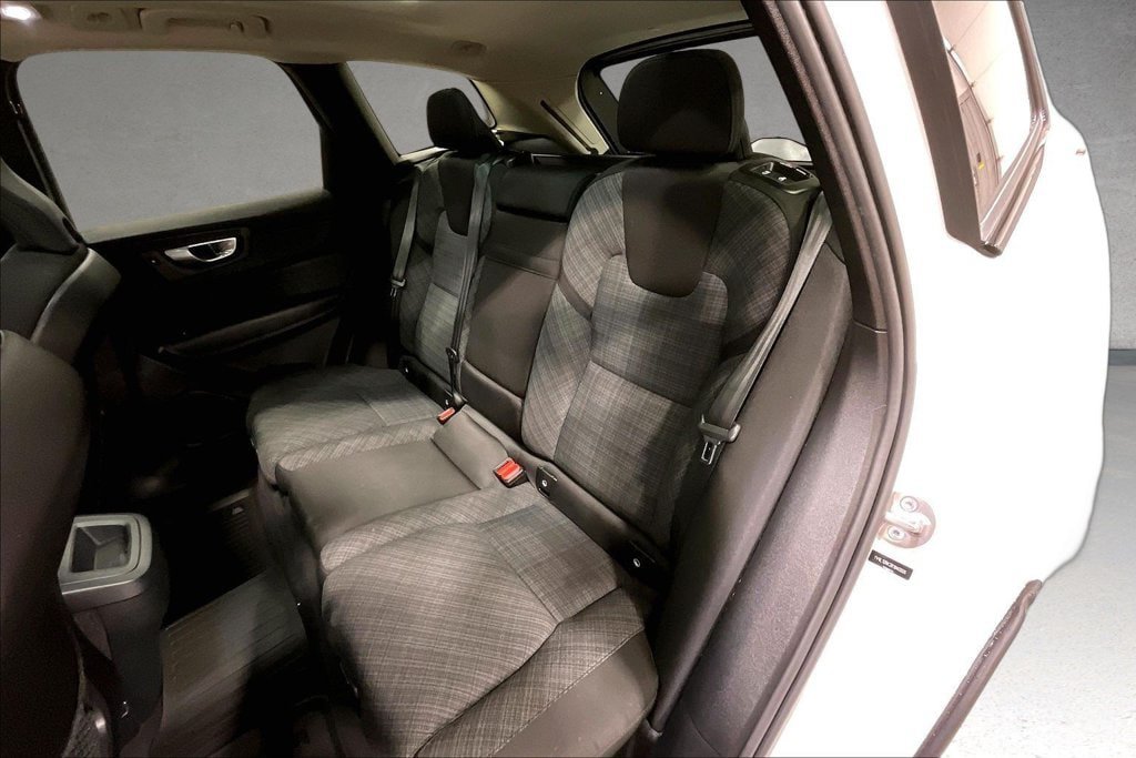 Certified 2024 Volvo XC60 B5 Core AWD/4WD image 23