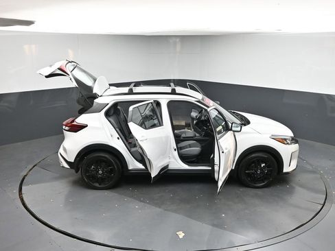 Used 2021 Nissan Kicks SR w/ SR Premium Package image 47