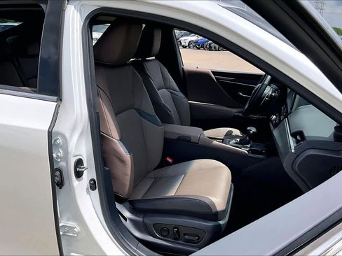 Used 2024 Lexus ES 350 w/ Premium Package image 8
