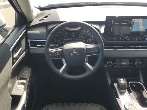 New 2026 Mitsubishi Outlander ES image 15