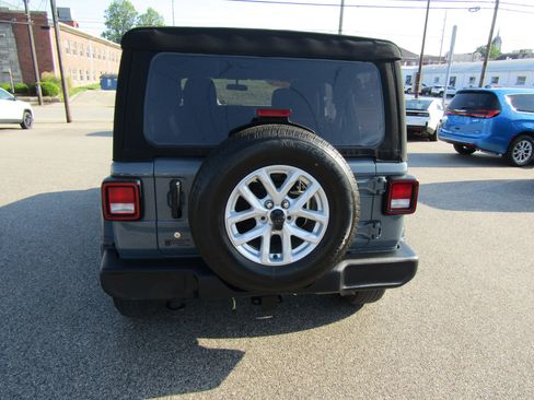 Used 2024 Jeep Wrangler Unlimited Sport AWD/4WD image 4