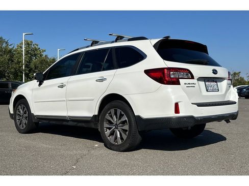 Used 2017 Subaru Outback 3.6R Touring AWD/4WD image 3