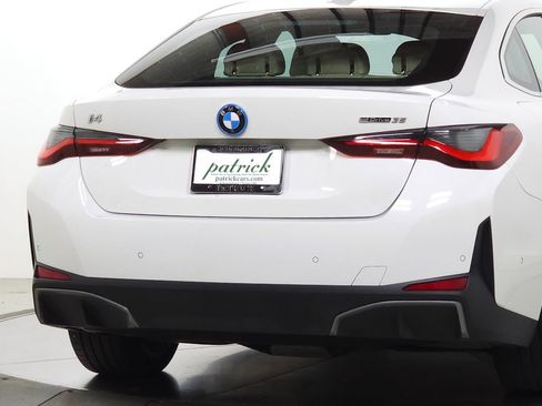 Used 2023 BMW i4 eDrive35 w/ Premium Package RWD image 9