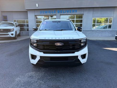 Certified 2025 Ford Expedition Active AWD/4WD image 2