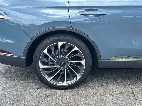 New 2026 Lincoln Aviator Reserve AWD/4WD image 18