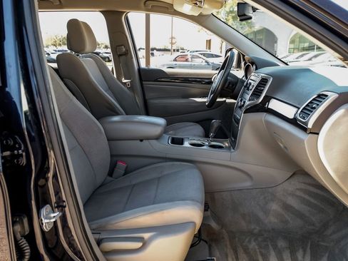 Used 2011 Jeep Grand Cherokee Laredo w/ Security & Convenience Group image 26