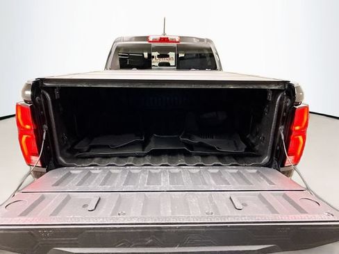 Used 2024 Chevrolet Colorado ZR2 AWD/4WD image 25