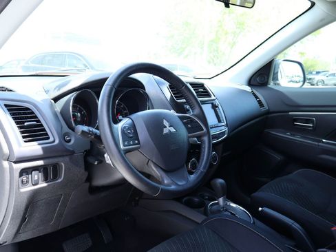 Used 2015 Mitsubishi Outlander Sport SE image 2