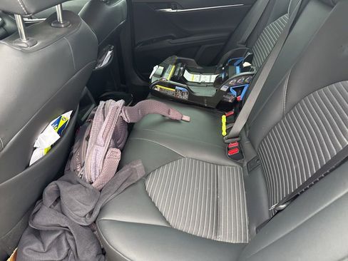 Used 2019 Toyota Camry SE FWD image 7
