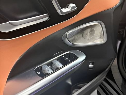 Used 2023 Mercedes-Benz C 300 Sedan image 7