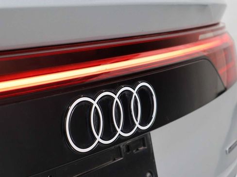 Used 2025 Audi Q8 Premium w/ Convenience Package AWD/4WD image 8