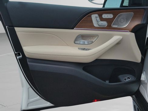 Certified 2026 Mercedes-Benz GLS 580 4MATIC image 30