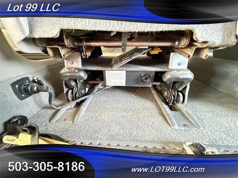 Used 2006 Chrysler Town & Country Touring w/ Trailer Tow Prep Group FWD image 50