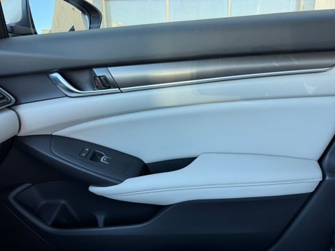 Used 2018 Honda Accord Hybrid image 16