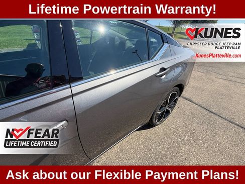 Used 2025 Nissan Altima 2.5 SR FWD image 36