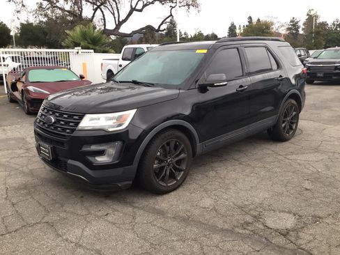 Used 2017 Ford Explorer XLT w/ Equipment Group 202A image 2