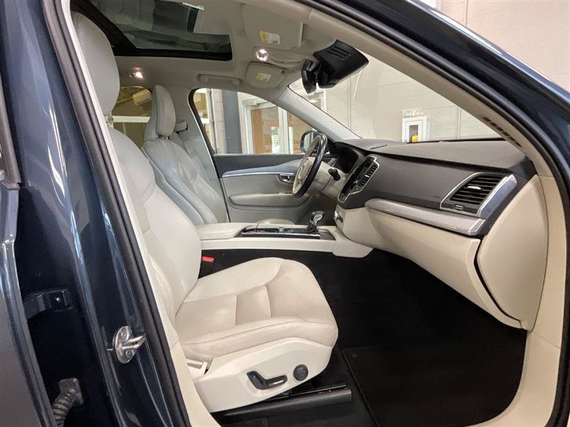 Used 2022 Volvo XC90 T5 Momentum AWD/4WD image 19