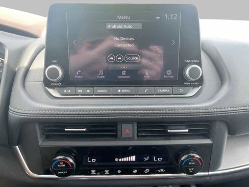 Used 2023 Nissan Rogue SV image 18