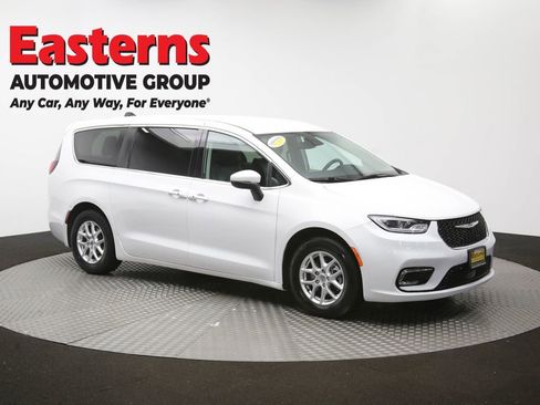 Used 2023 Chrysler Pacifica Touring-L FWD image 48