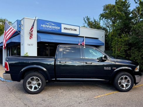 Used 2017 RAM 1500 Laramie w/ Convenience Group AWD/4WD image 30